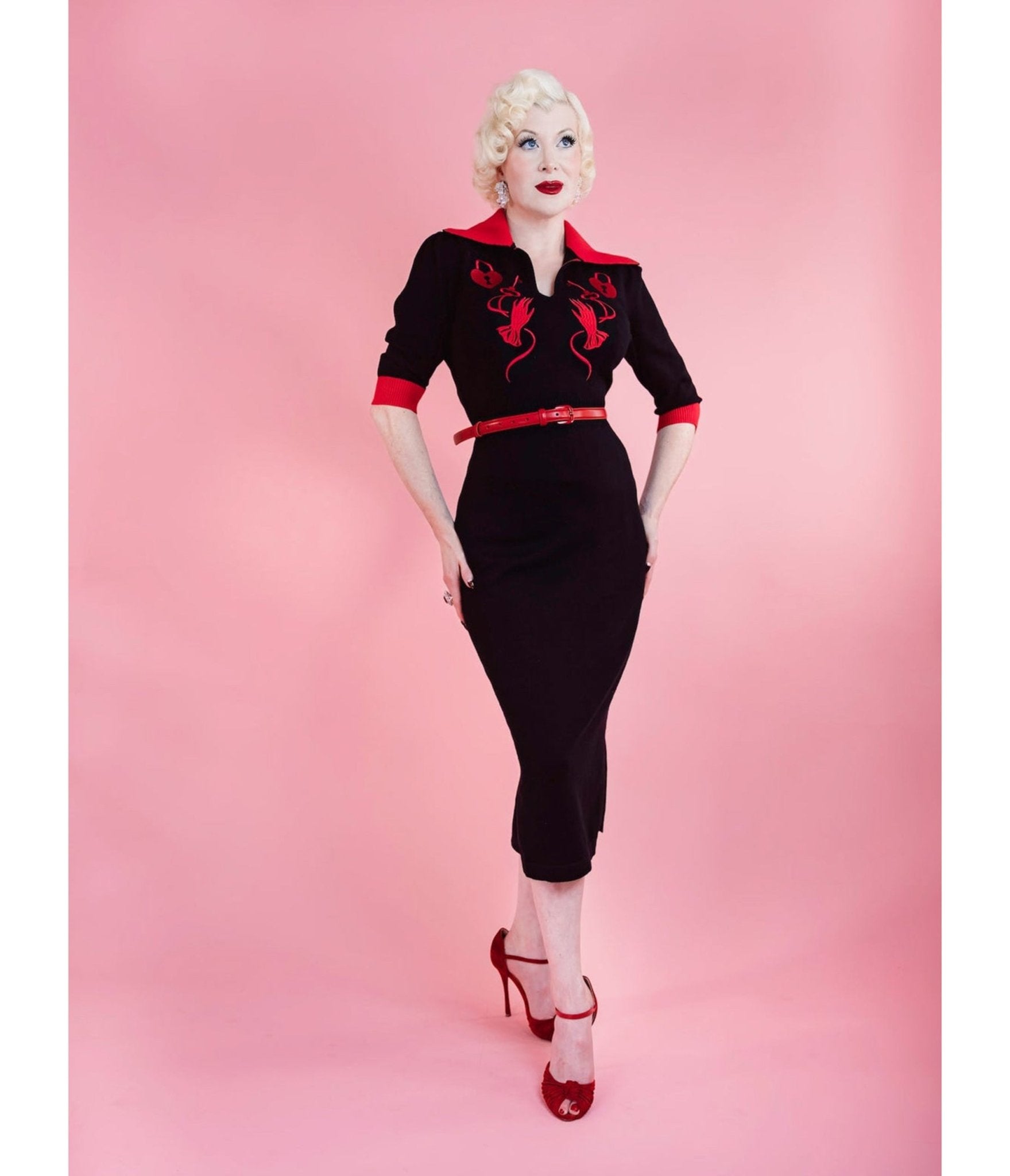 green emerald velvet dress Elegant Black and Red Shoulder Drapes Embroidered Dress 38-40 /(S-M) main image 0