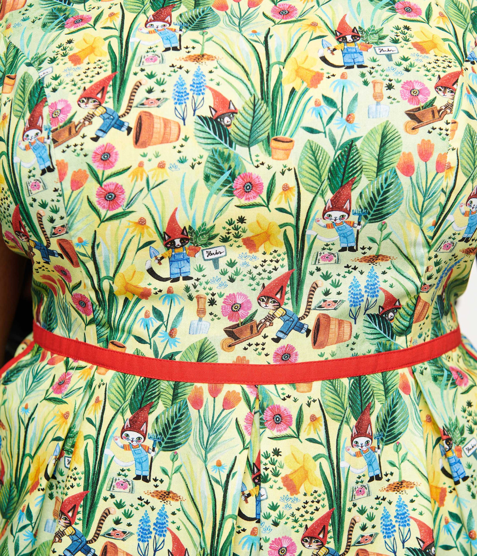 Retrolicious Plus Size 1960s Red & Green Garden Print Cotton Fit & Flare Dress - Unique Vintage - Womens, DRESSES, SHIFTS