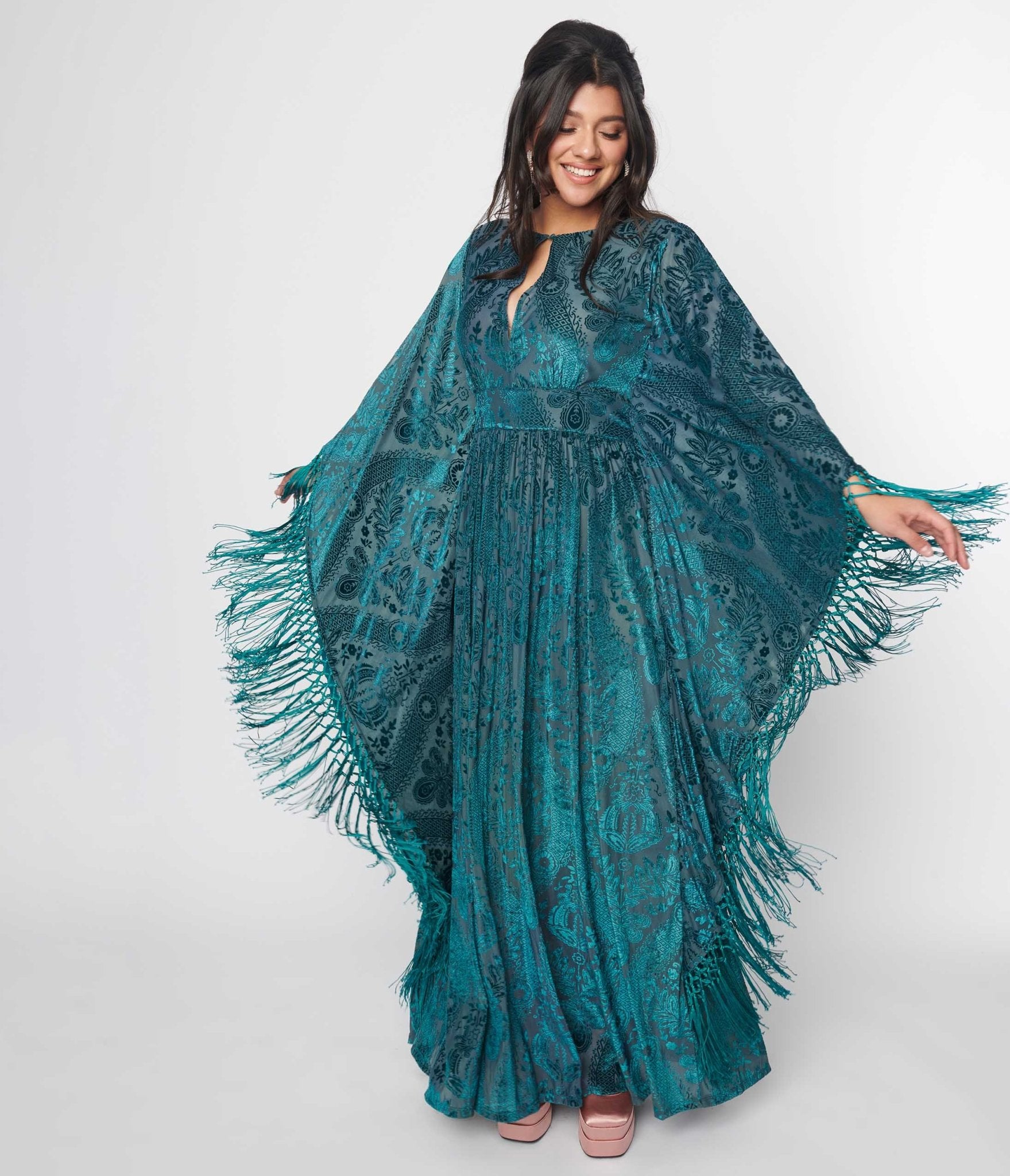 Unique Vintage Emerald Floral Fringe Flutter Sleeve Caftan M/6-8 Unique Vintage Emerald Floral Fringe Flutter Sleeve Caftan M/6-8