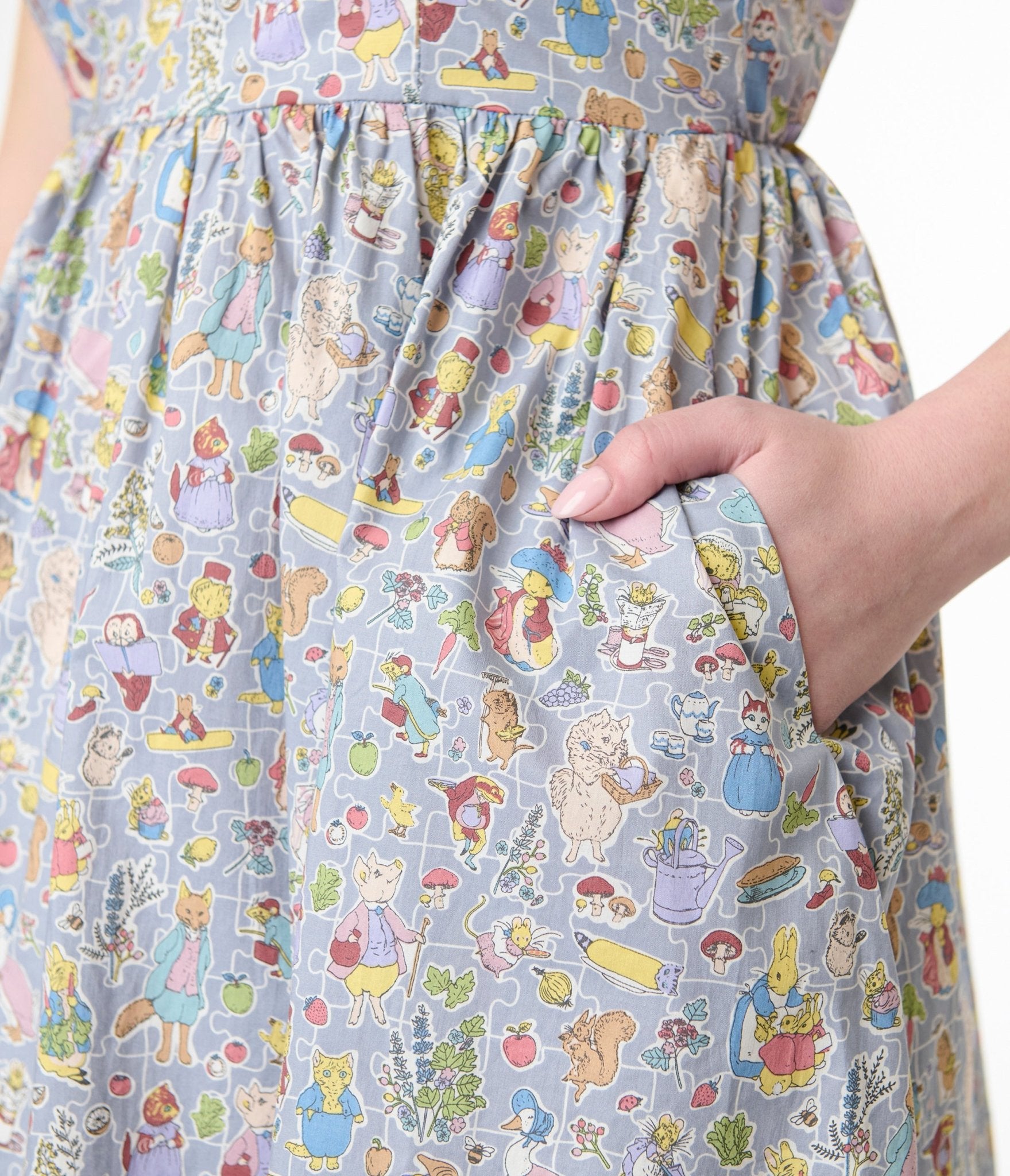 1950s Ice Blue Wonderland Print Fit & Flare Dress Unique Vintage 1950s Ice Blue Wonderland Print Fit & Flare Dress Unique Vintage