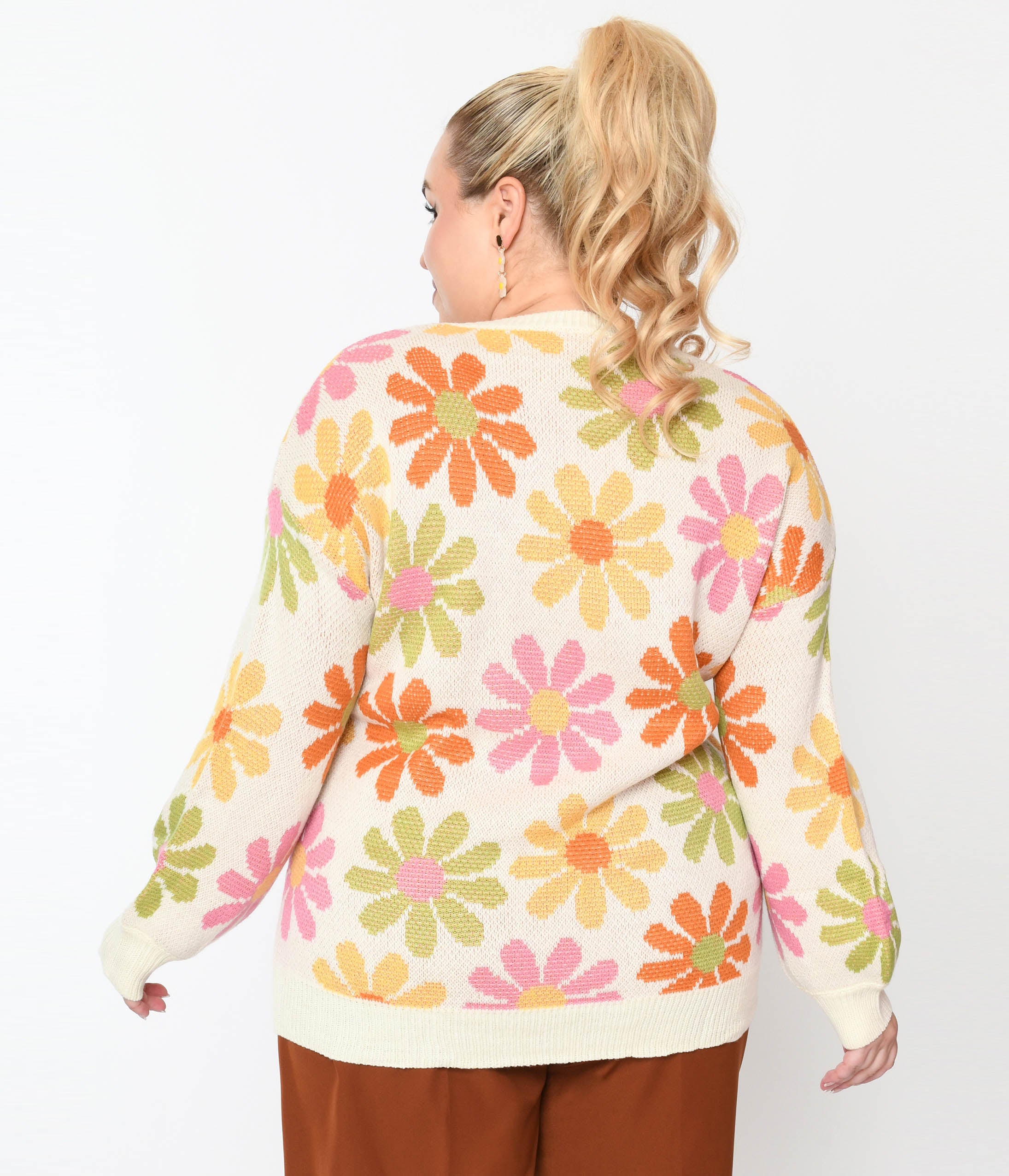 1970s Cream & Multicolor Retro Daisy Pullover Knit Sweater
