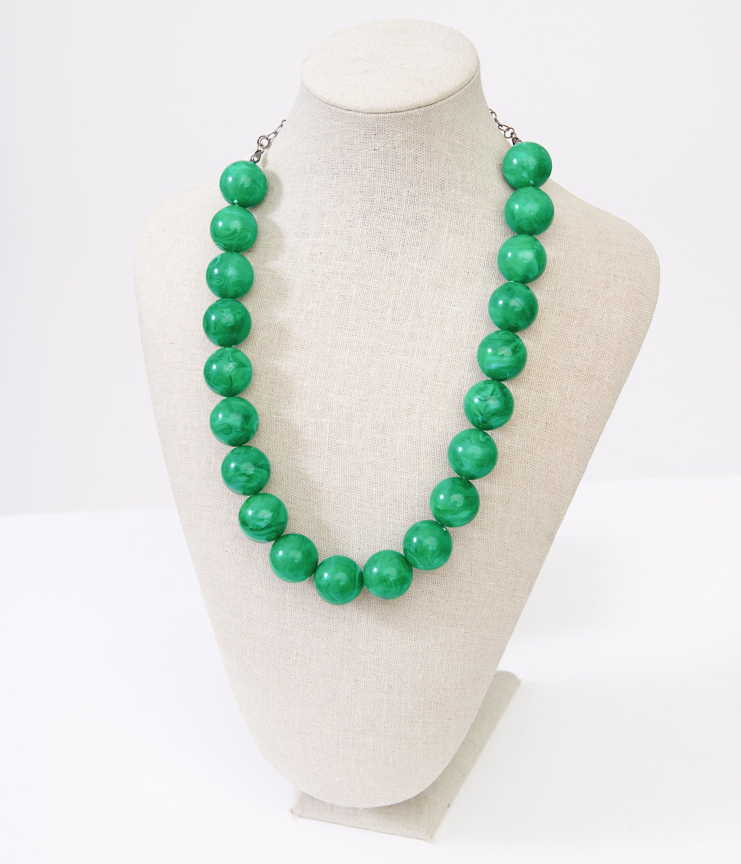 1960s Marbled Emerald Beaded Necklace