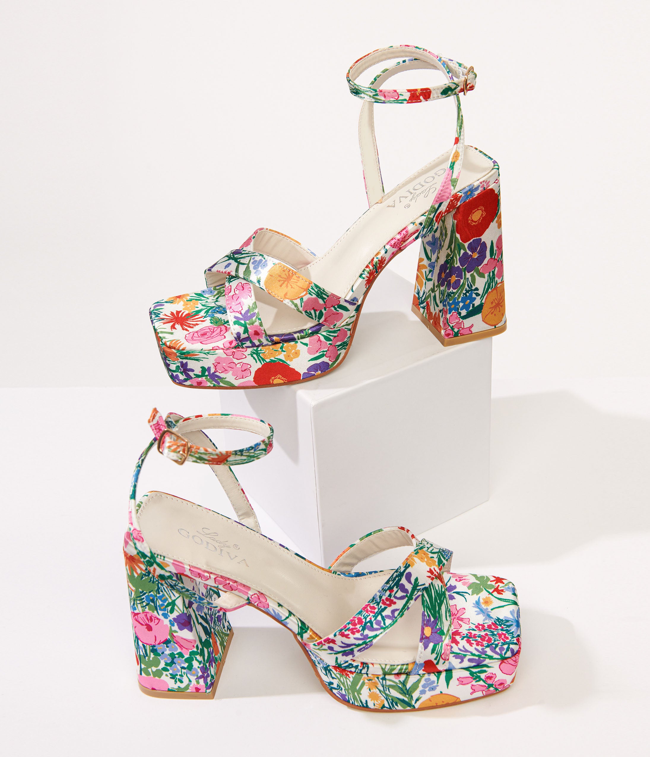 1970s White Floral Lexico Platform Sandals - Unique Vintage - Womens, SHOES, SANDALS