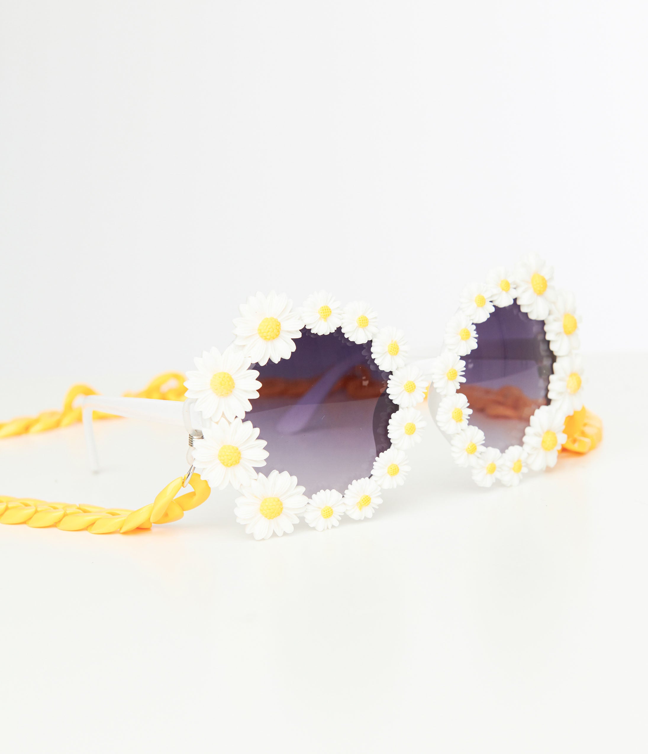 White Daisy Chain Round Sunglasses