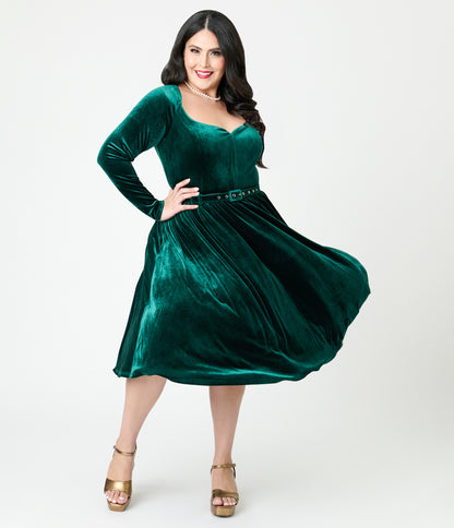 Unique Vintage Plus Size Emerald Velvet Sweetheart Swing Dress