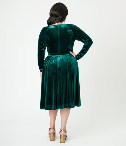 Unique Vintage Plus Size Emerald Velvet Sweetheart Swing Dress