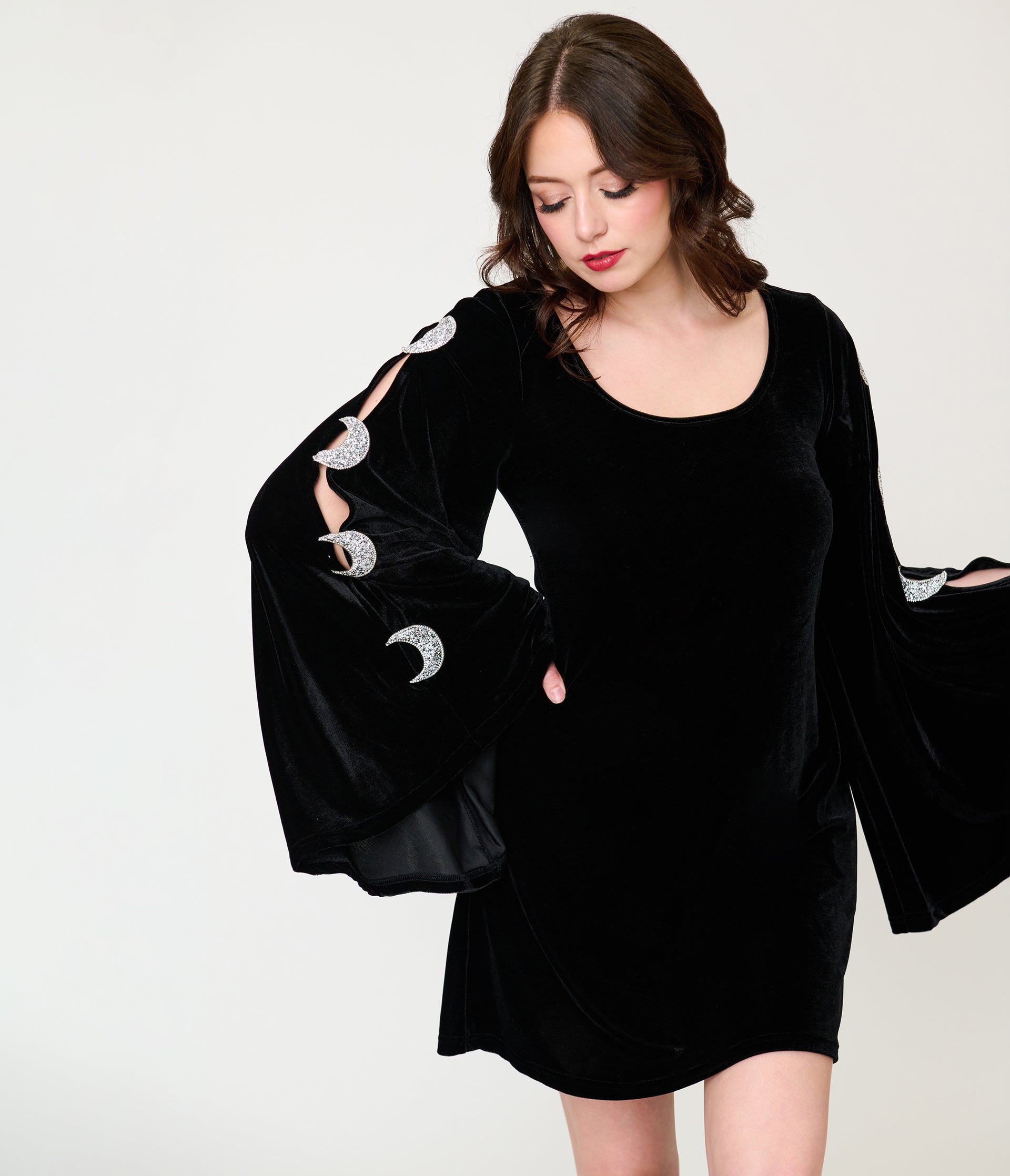 velvet flared sleeve dress Emerald Green Gown, Formal Plunge Neck Bell Slit 95% Polyester Garvee Women's Velvet Dress Elastic