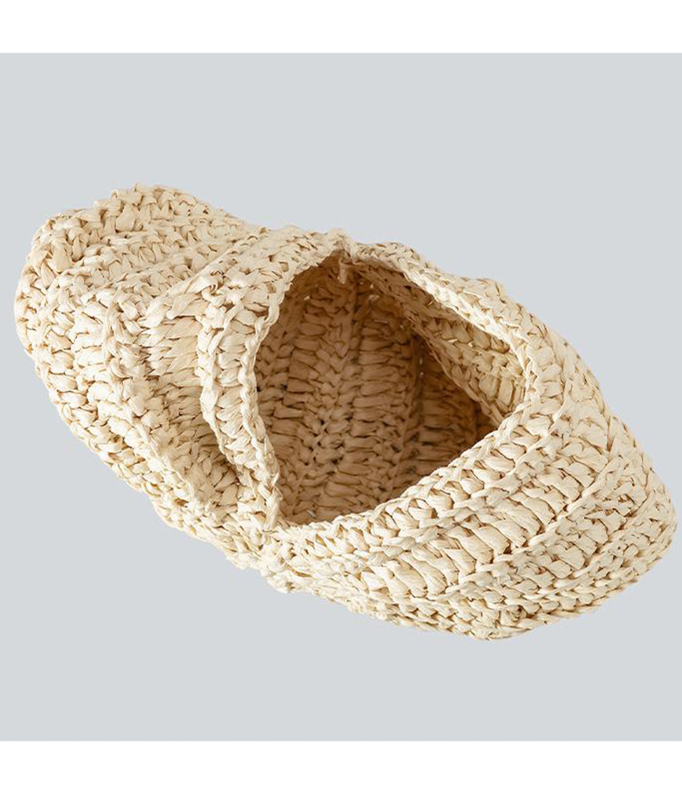 Beige Conch Shell Straw Clutch
