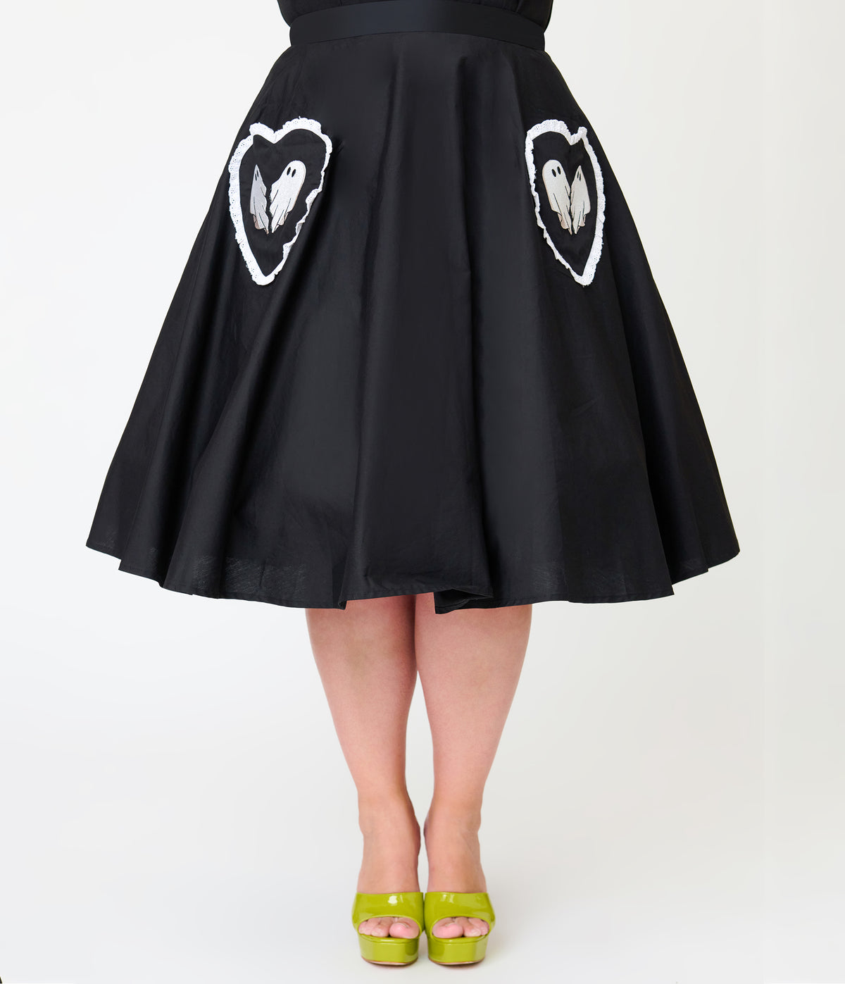 Beetlejuice x Unique Vintage Plus Size Black Ghost Heart Pockets Sally Swing Skirt