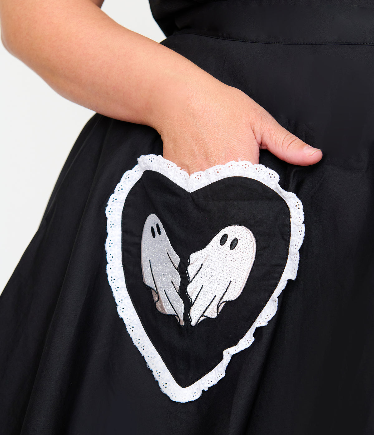 Beetlejuice x Unique Vintage Plus Size Black Ghost Heart Pockets Sally Swing Skirt