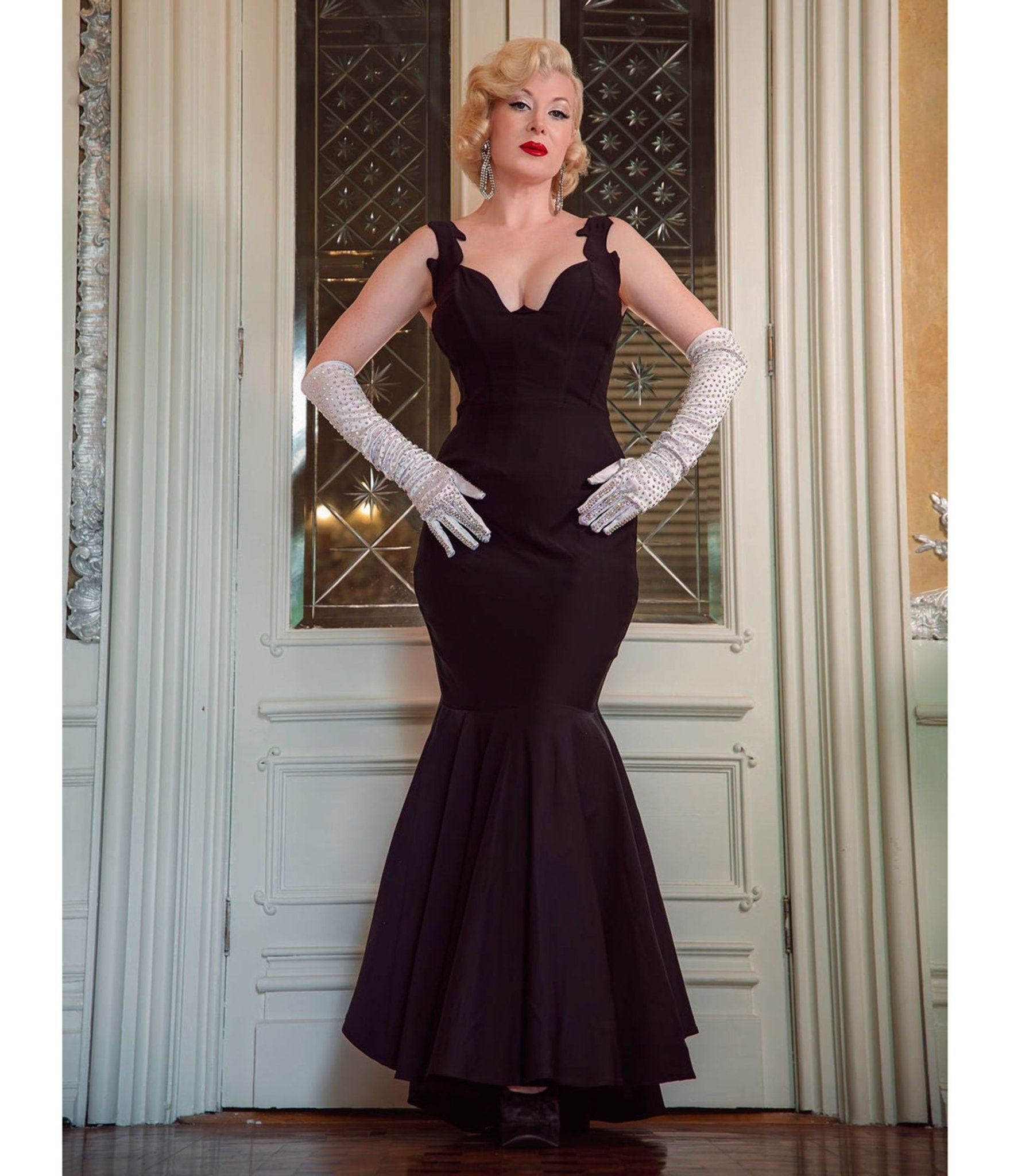 Elle Rebel Black Betty Haynes Gown - Medium - Unique Vintage Elle Rebel Black Betty Haynes Gown - Medium - Unique Vintage
