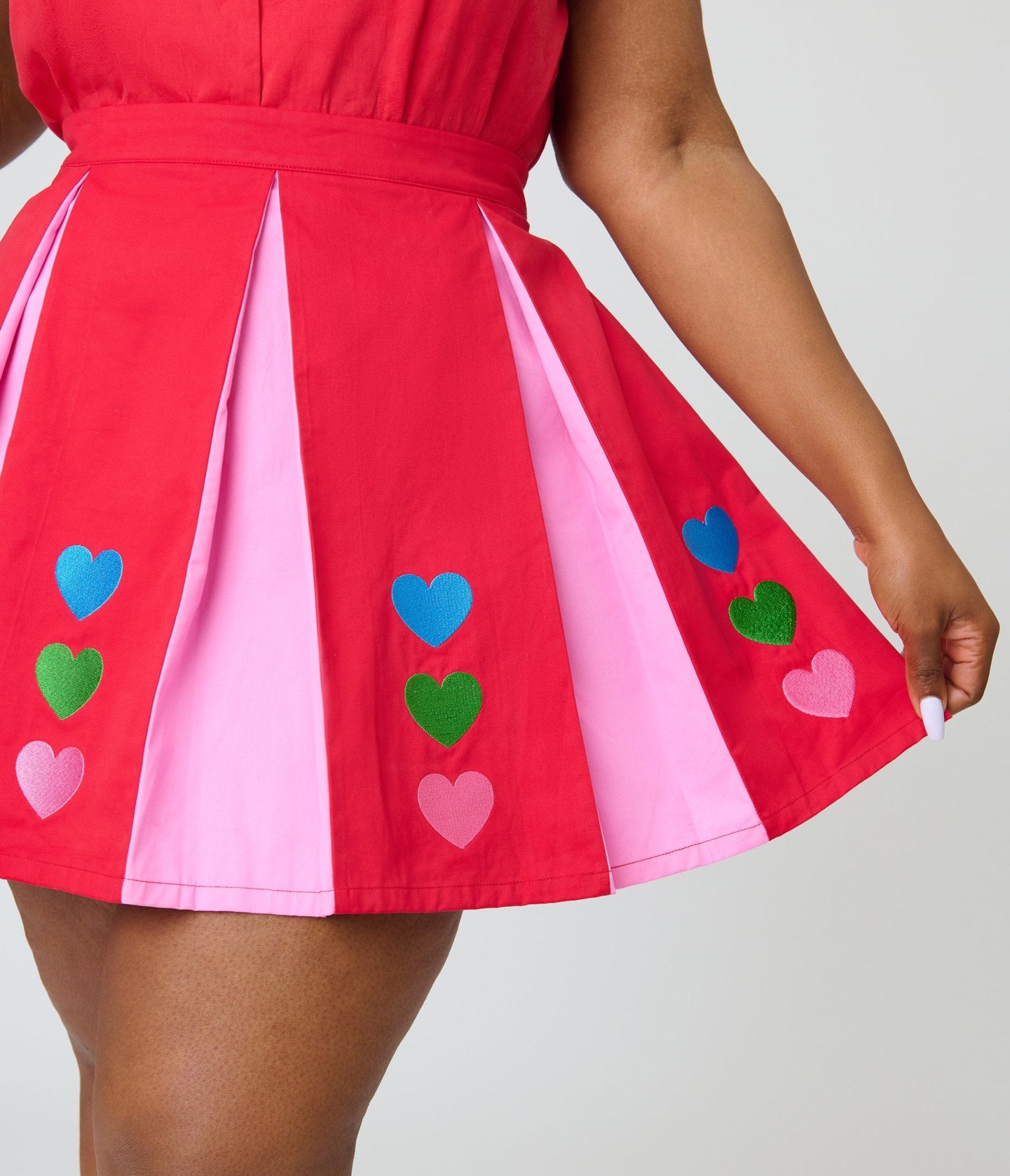 Smak Parlour Plus Size Red & Pink Rainbow Heart Pleated Mini Skirt