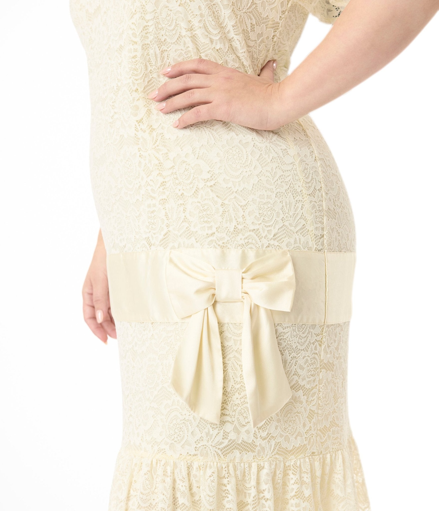 Unique Vintage Plus Size 1920s Ivory Lace & Bow Flapper Dress - Unique Vintage - Womens, FLAPPER, SLEEVED NON BEADED
