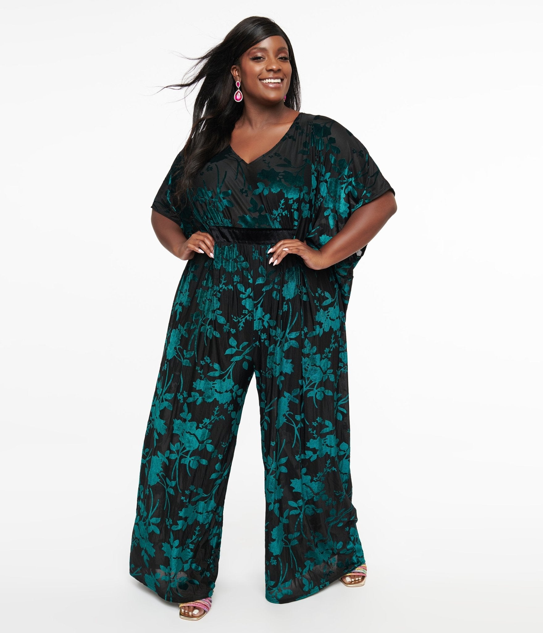 Unique Vintage Plus Size 1970s Black & Teal Velvet Floral