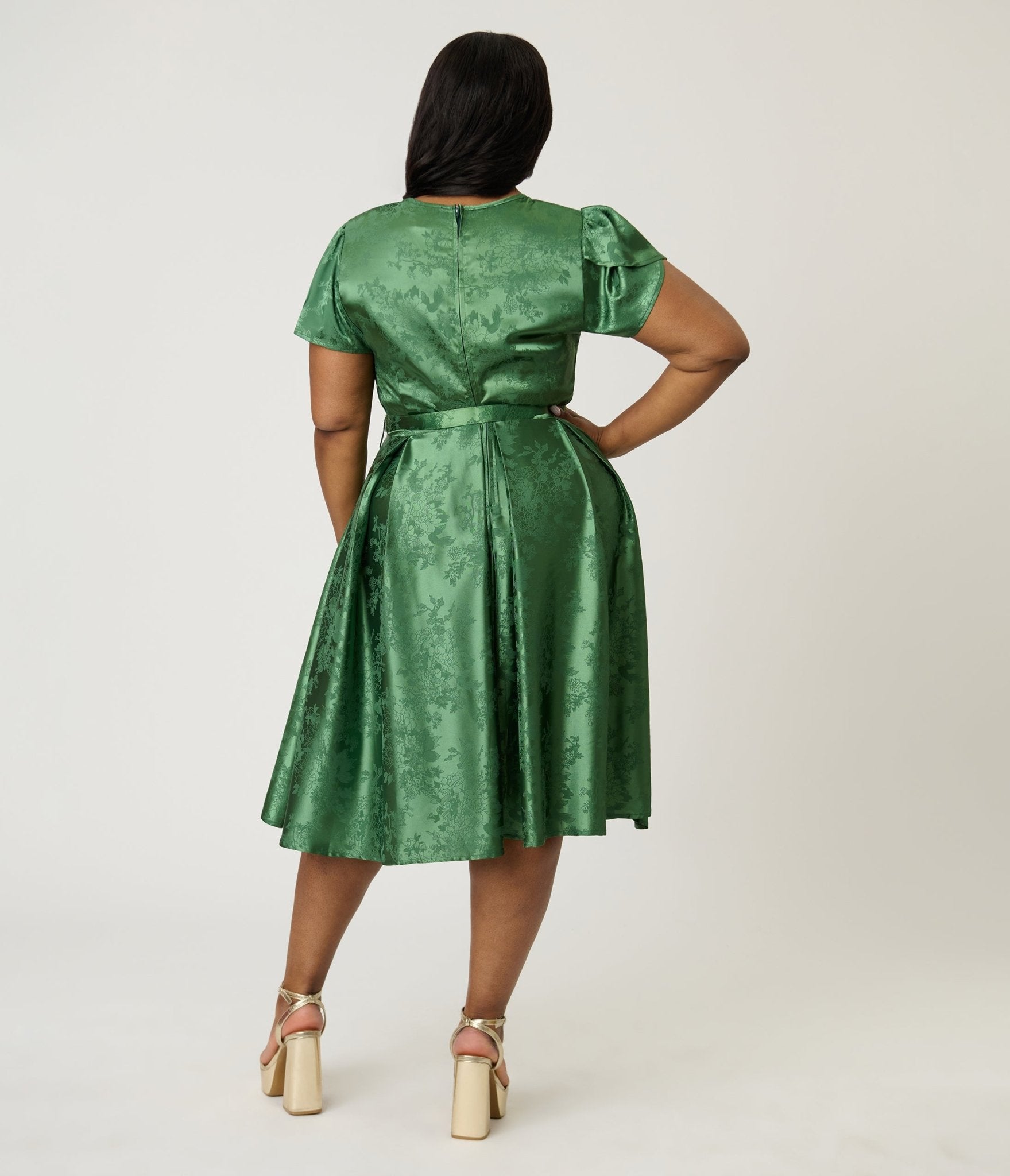 Unique Vintage Plus Size Emerald Green Floral Print Dahlia Swing Dress Unique Vintage Plus Size Emerald Green Floral Print Dahlia Swing Dress