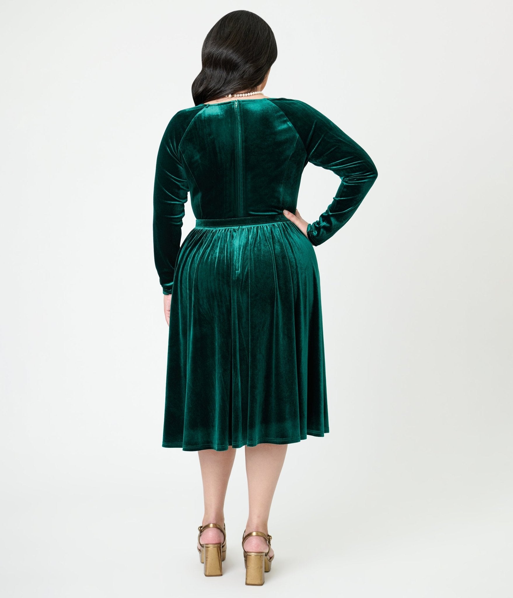 Unique Vintage Plus Size Emerald Velvet Sweetheart Swing Dress