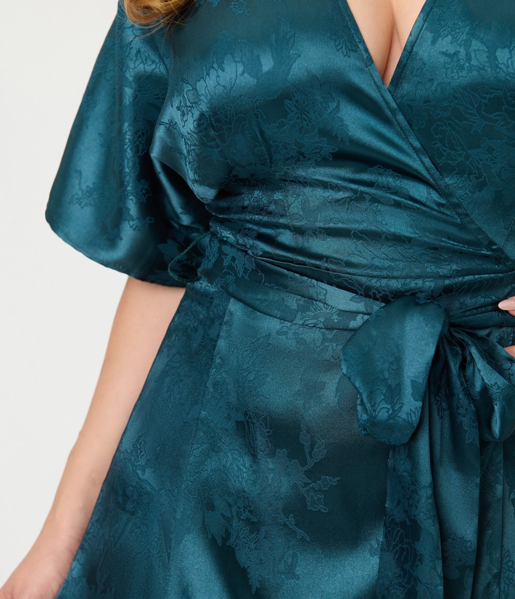 green emerald velvet dress H&M Long Sleeve Midi metal Green Dress Small green emerald velvet dress H&M Long Sleeve Midi metal Green Dress Small