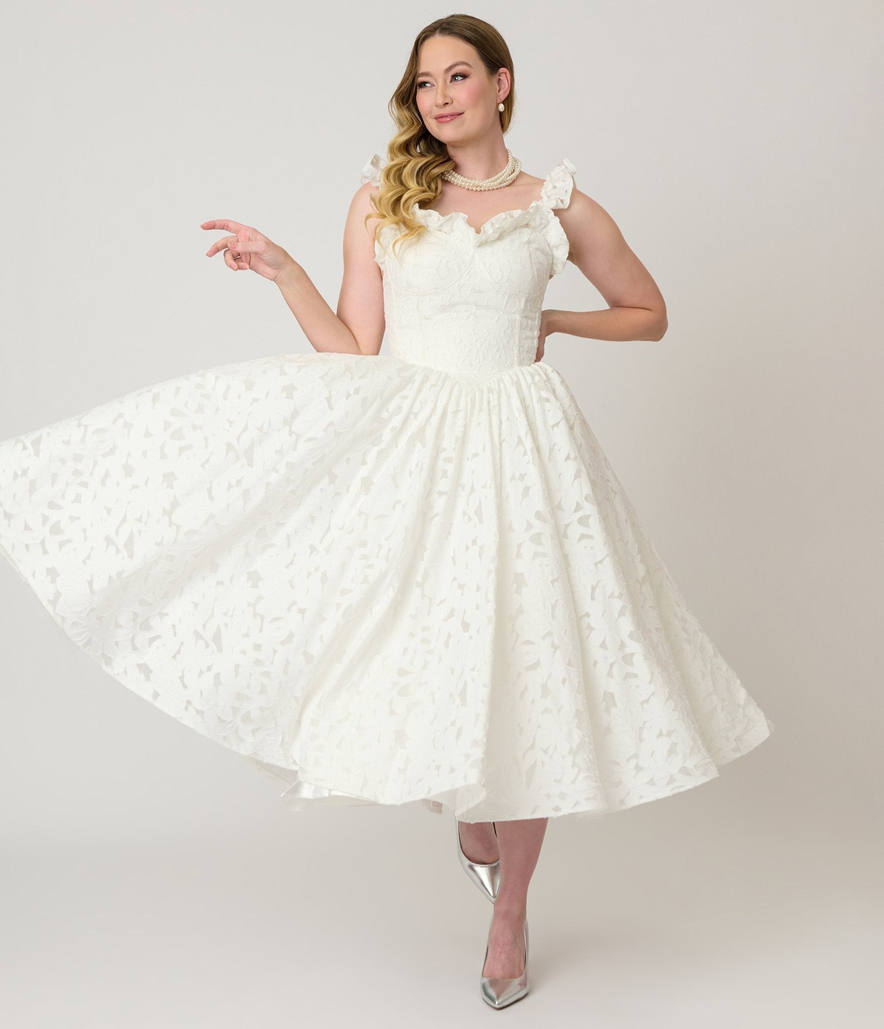 Unique Vintage White Jacquard Floral Tea Length Dress Medium