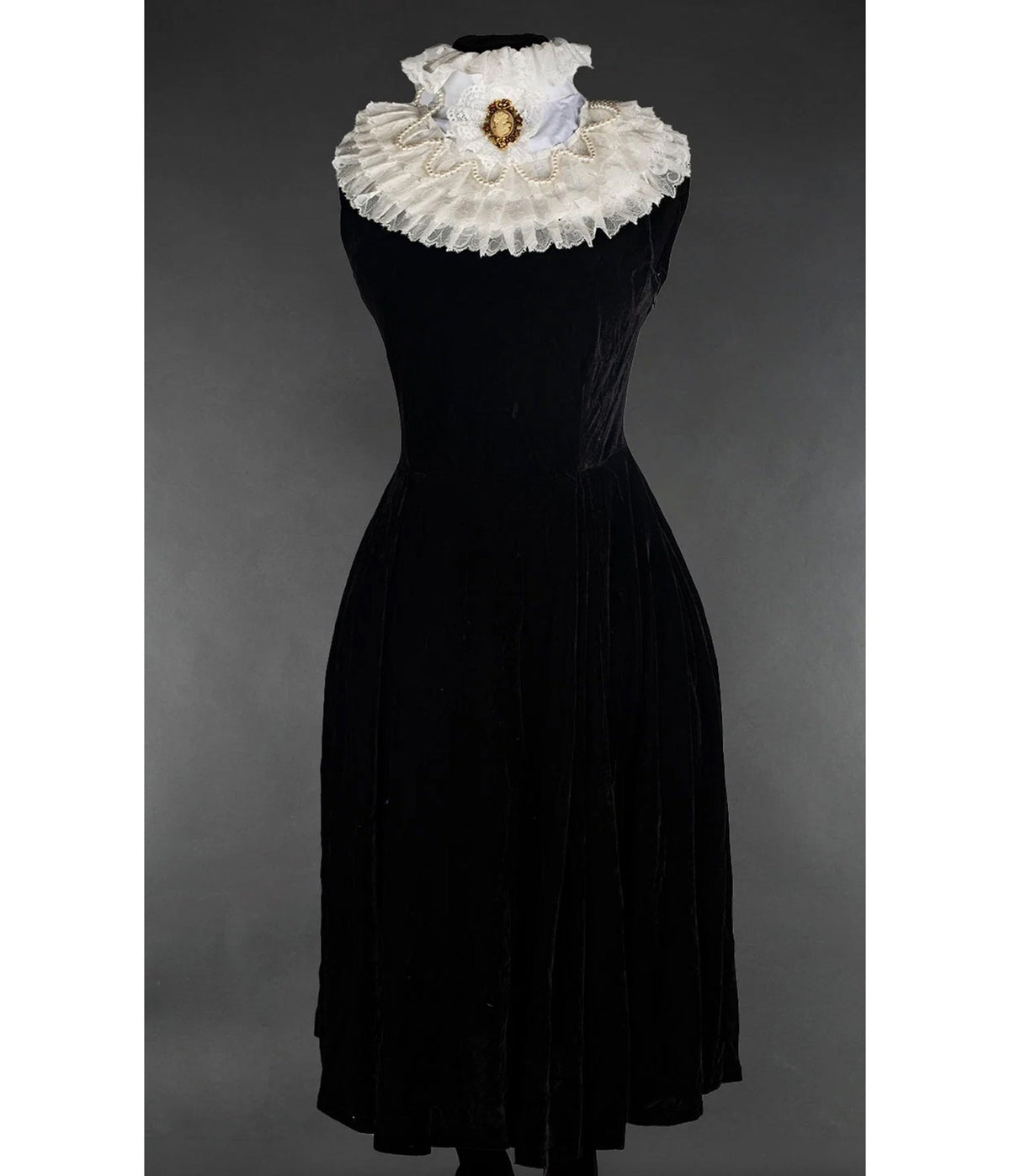 White Victorian Lace Ruffle & Pearl Cameo Collar - Unique Vintage - Scarves