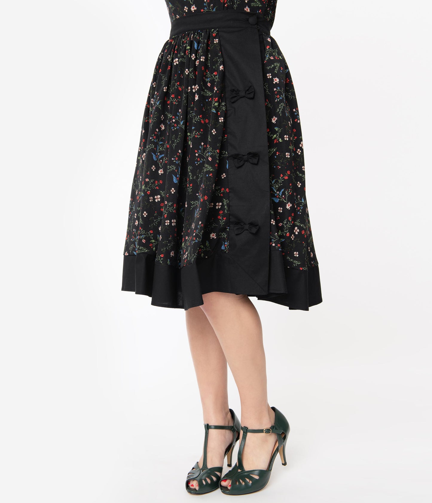 Unique Vintage Black & Multi Floral Print Rye Swing Skirt