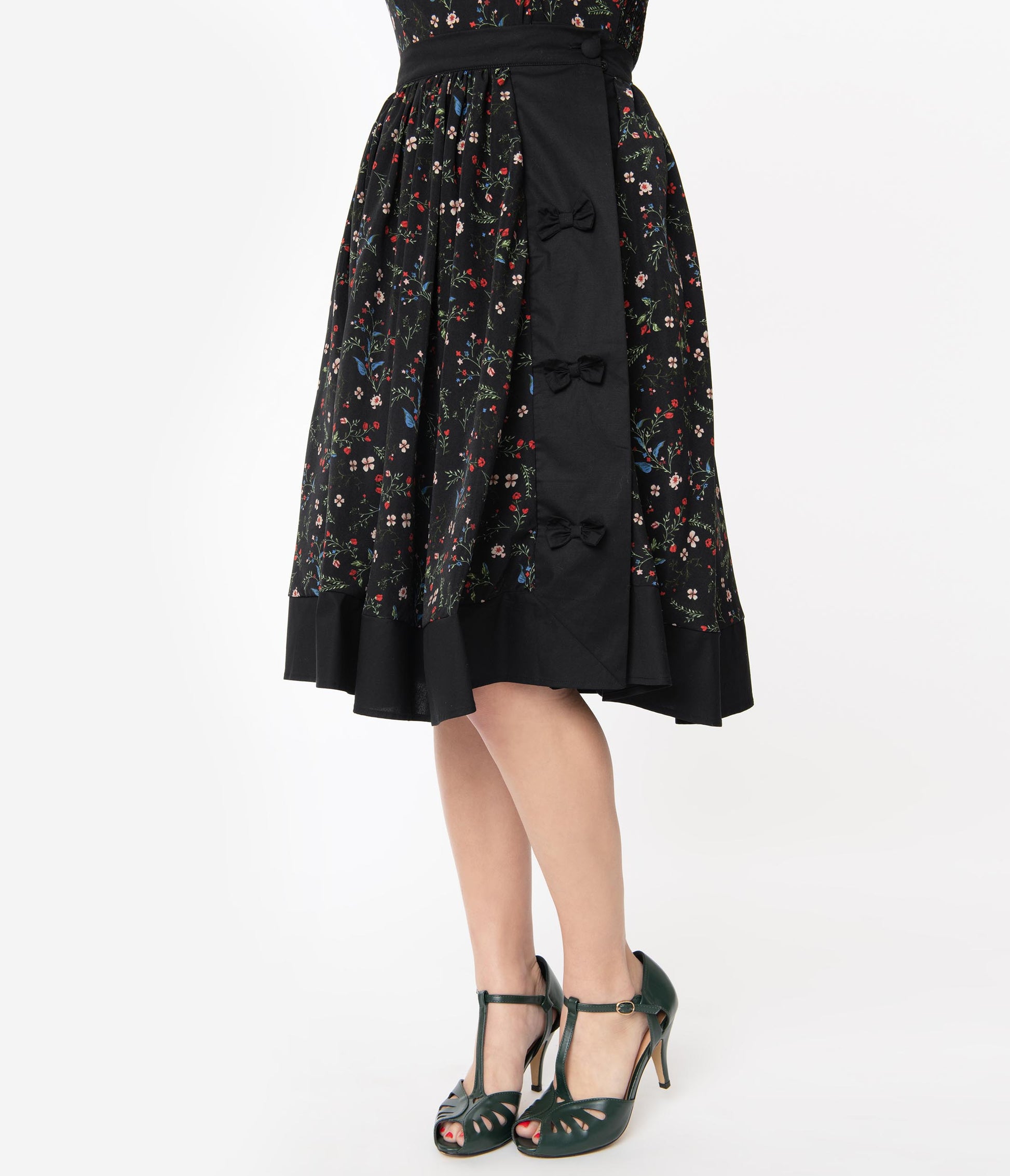 Unique Vintage Black & Multi Floral Print Rye Swing Skirt
