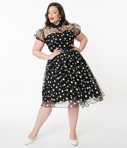 Unique Vintage Plus Size Black & White Daisy Print Hollie Swing Dress