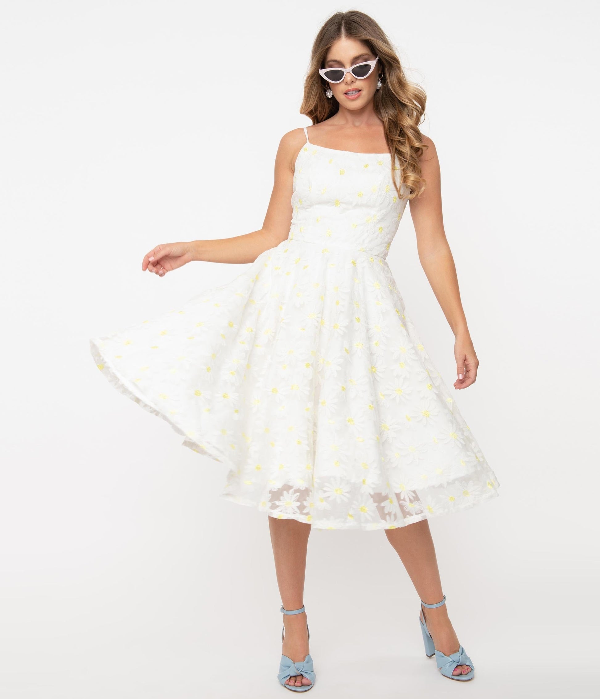 Magnolia Place White Daisy Lace Ray Swing Dress