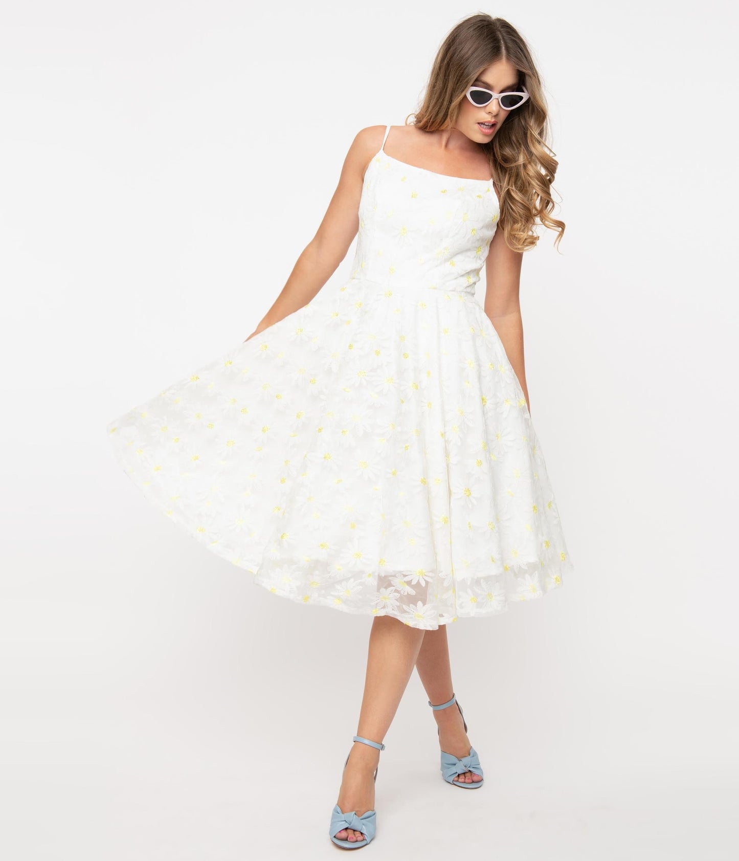 Magnolia Place White Daisy Lace Ray Swing Dress