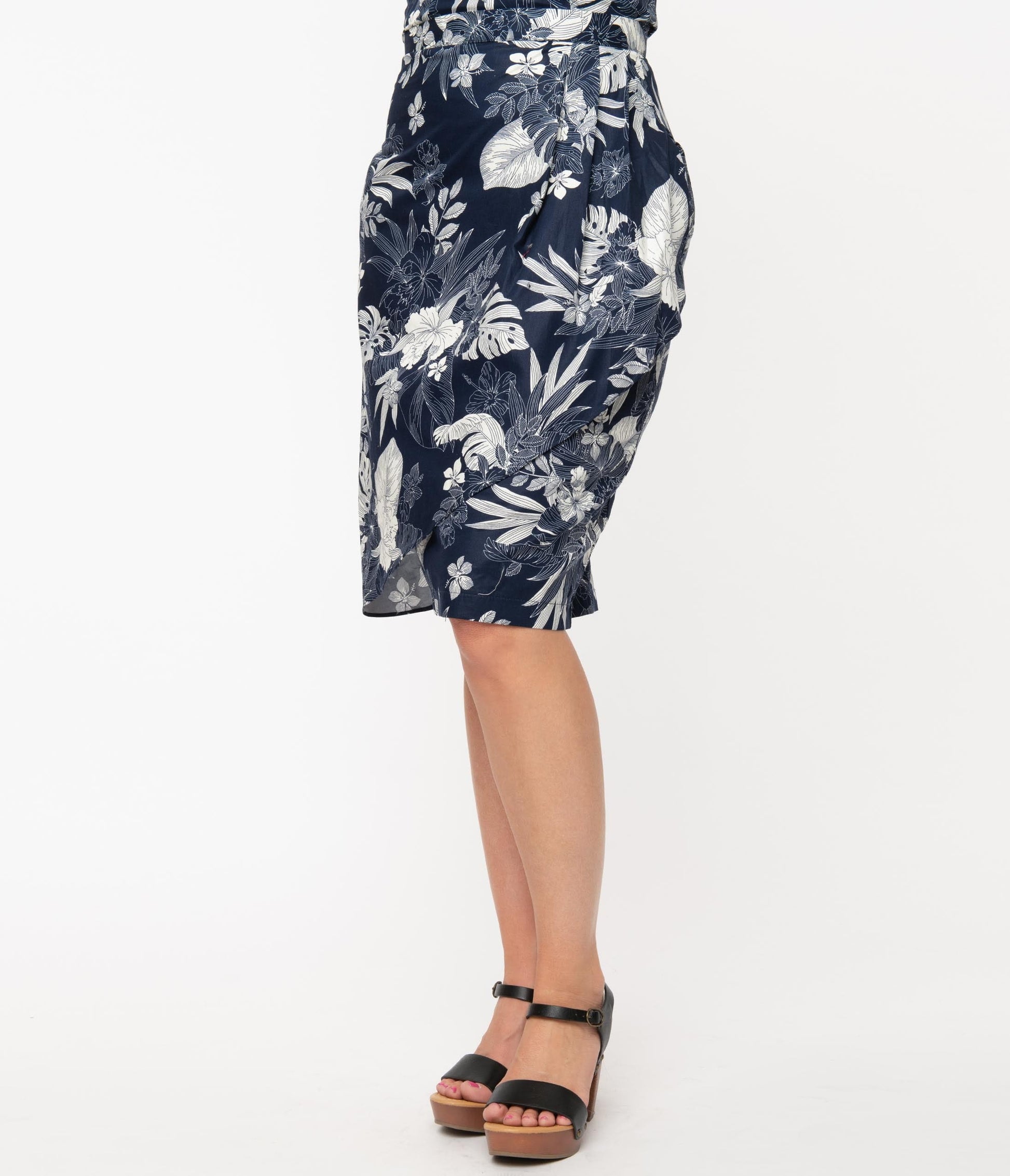 1950s Magnolia Place Navy Blue & White Hawaiian Print Moana Sarong Skirt