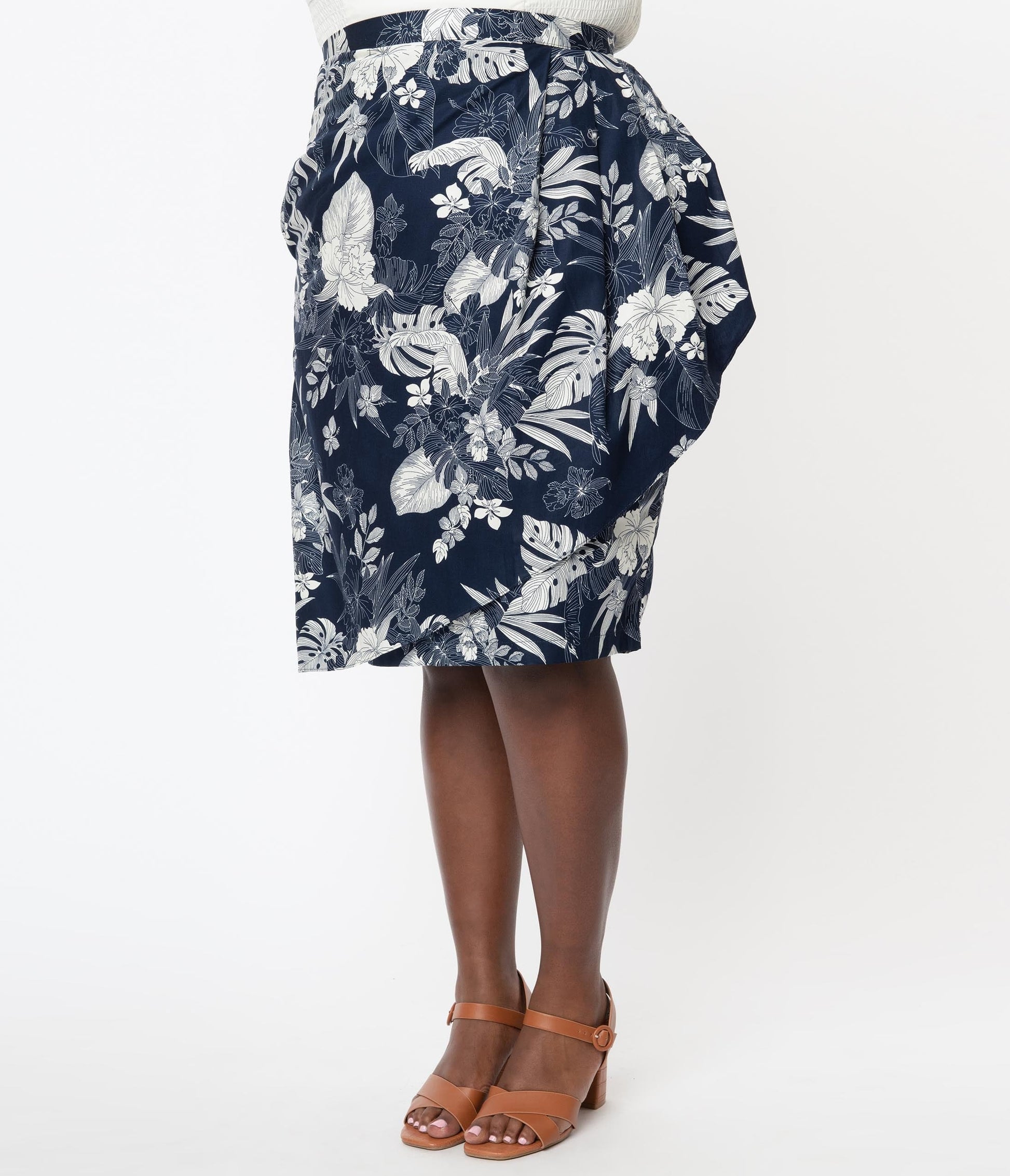 Magnolia Place Plus Size Navy Blue & White Hawaiian Print Moana Sarong Skirt