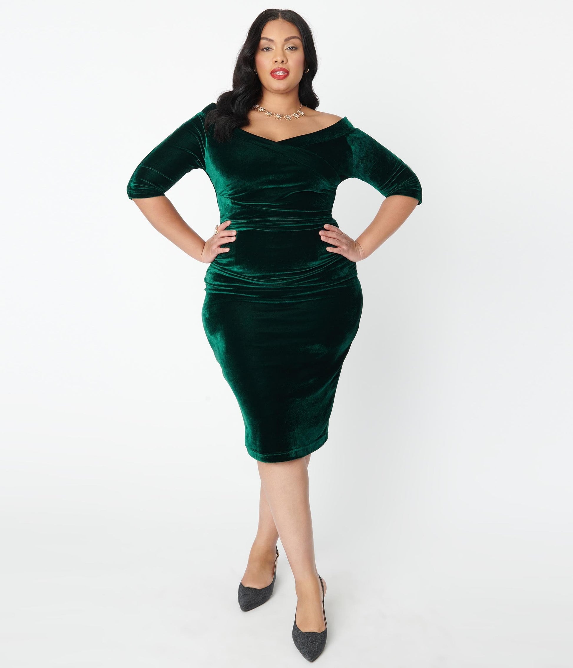 Plus Size Emerald Green Velvet Peaches Wiggle Dress