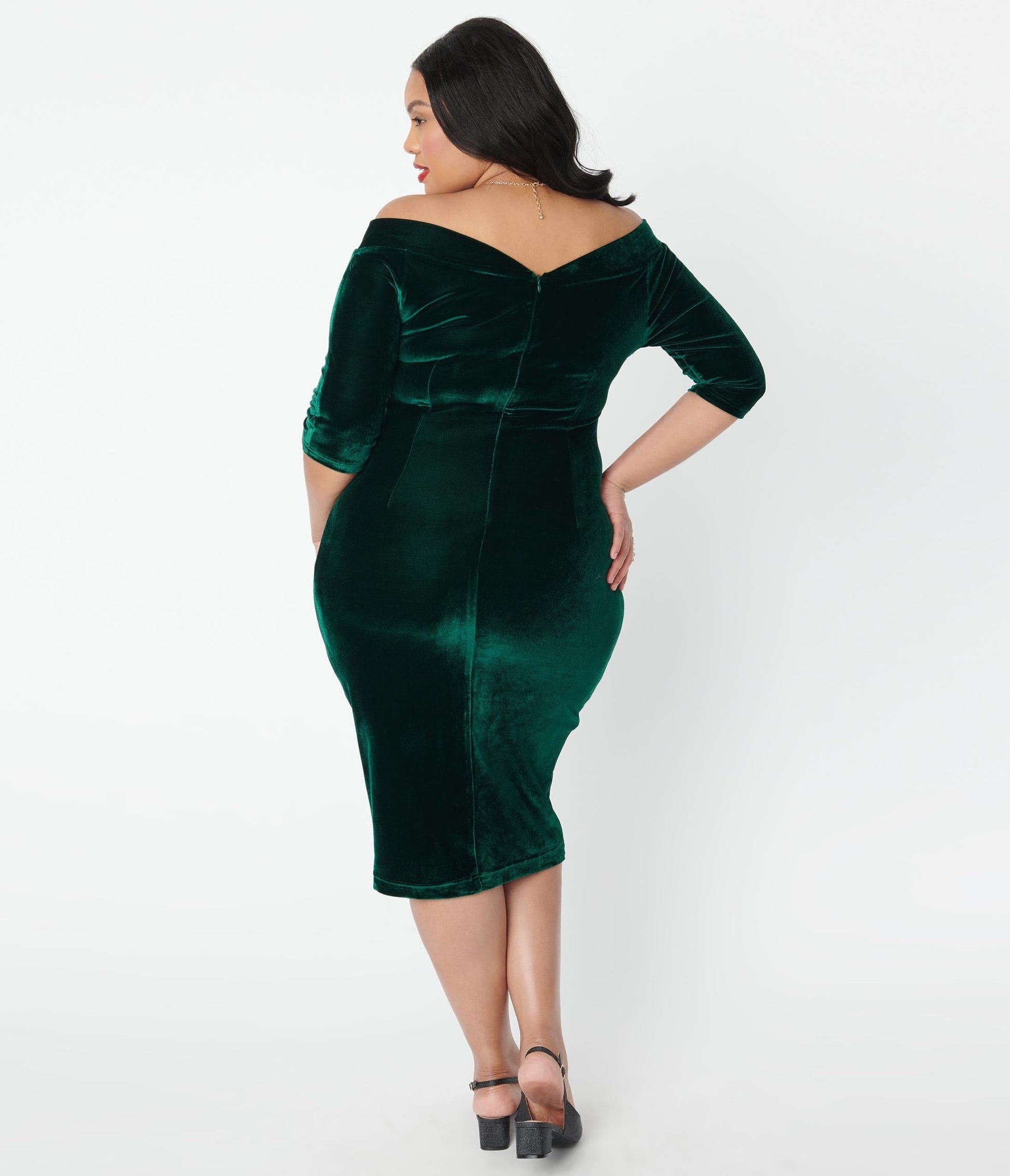 Plus Size Emerald Green Velvet Peaches Wiggle Dress