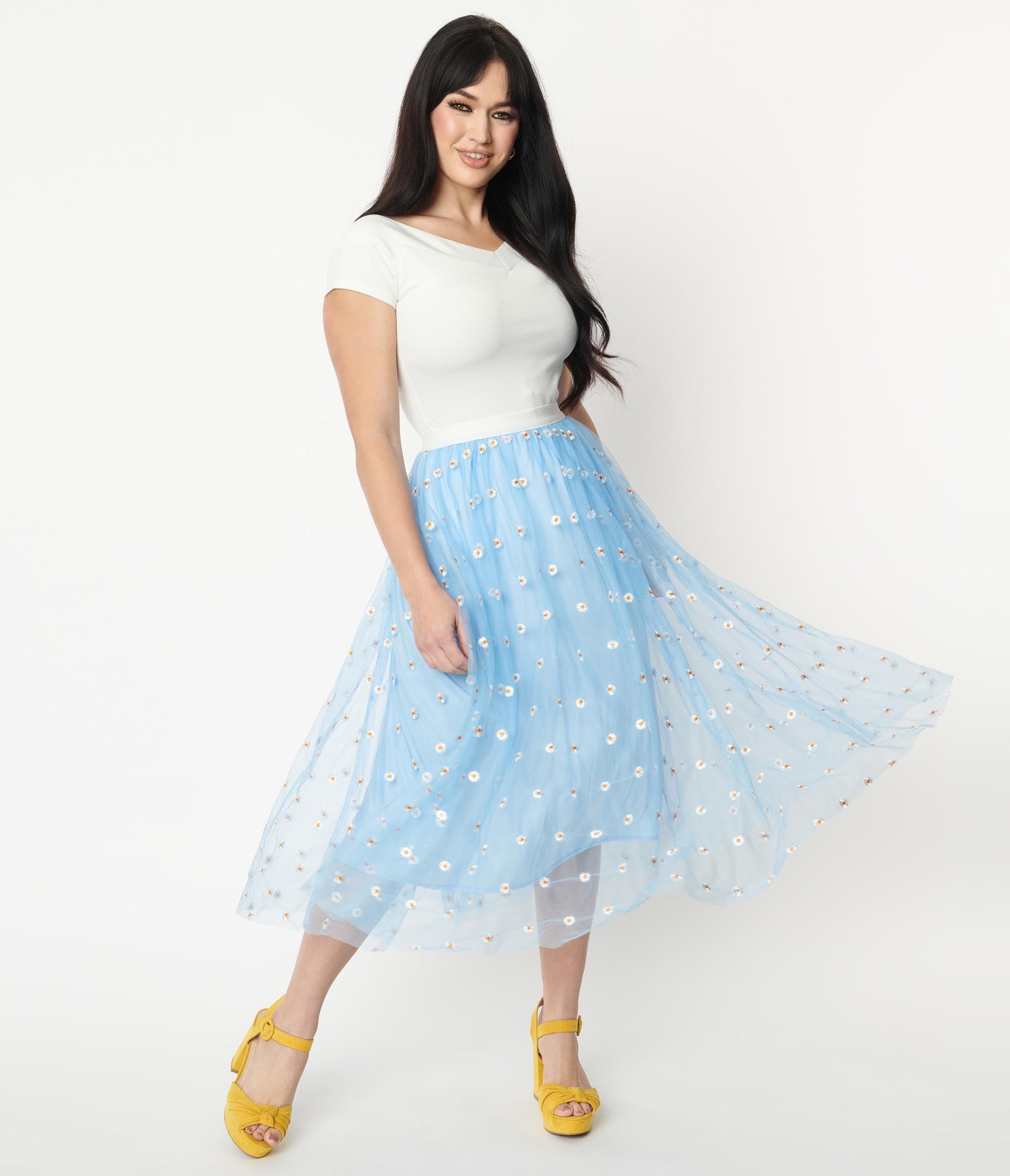 1950s Unique Vintage Periwinkle Tulle & White Daisy Hilty Skirt