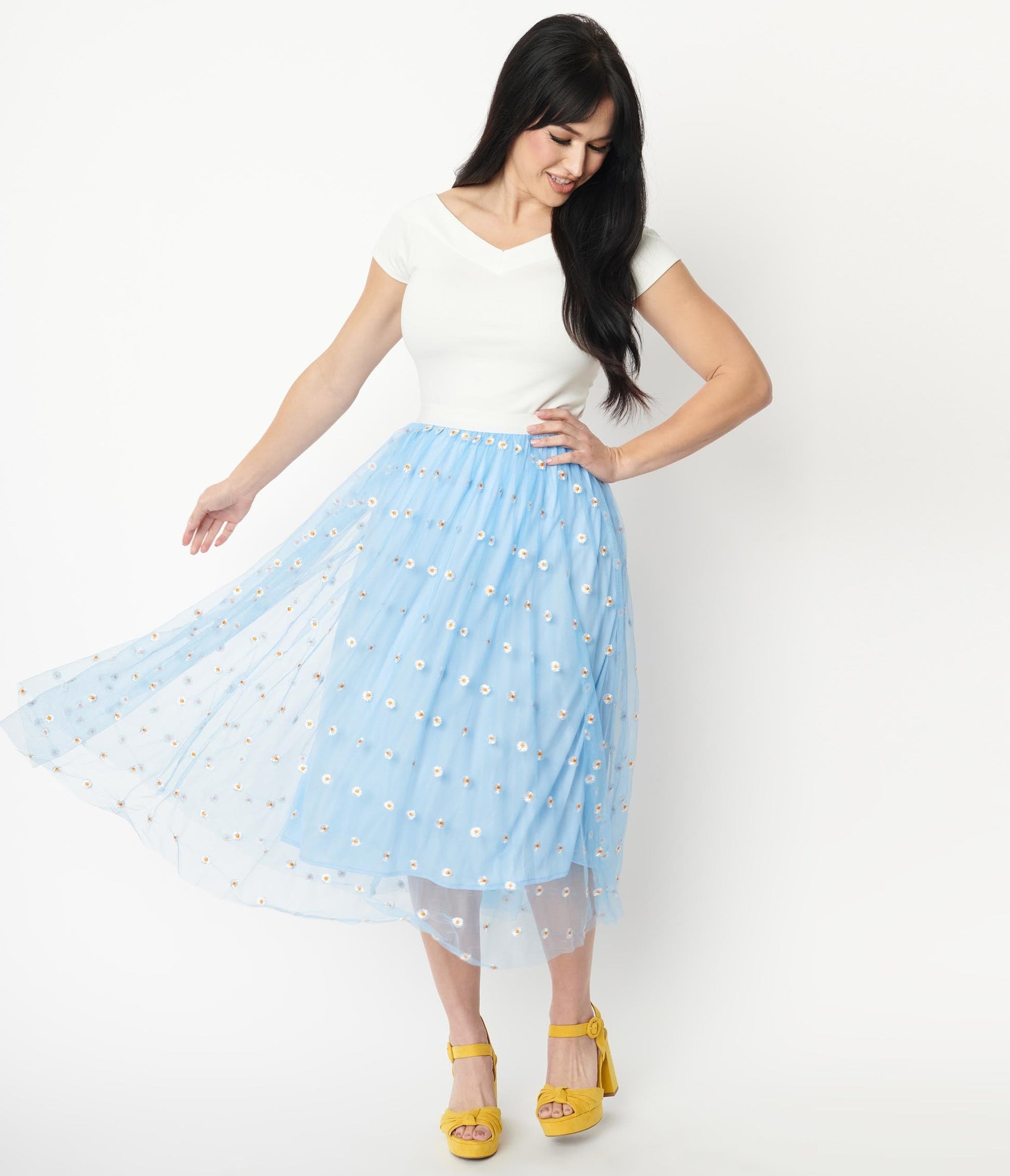 1950s Unique Vintage Periwinkle Tulle & White Daisy Hilty Skirt