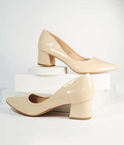 1970s Beige Patent Leatherette Low Heel Pumps