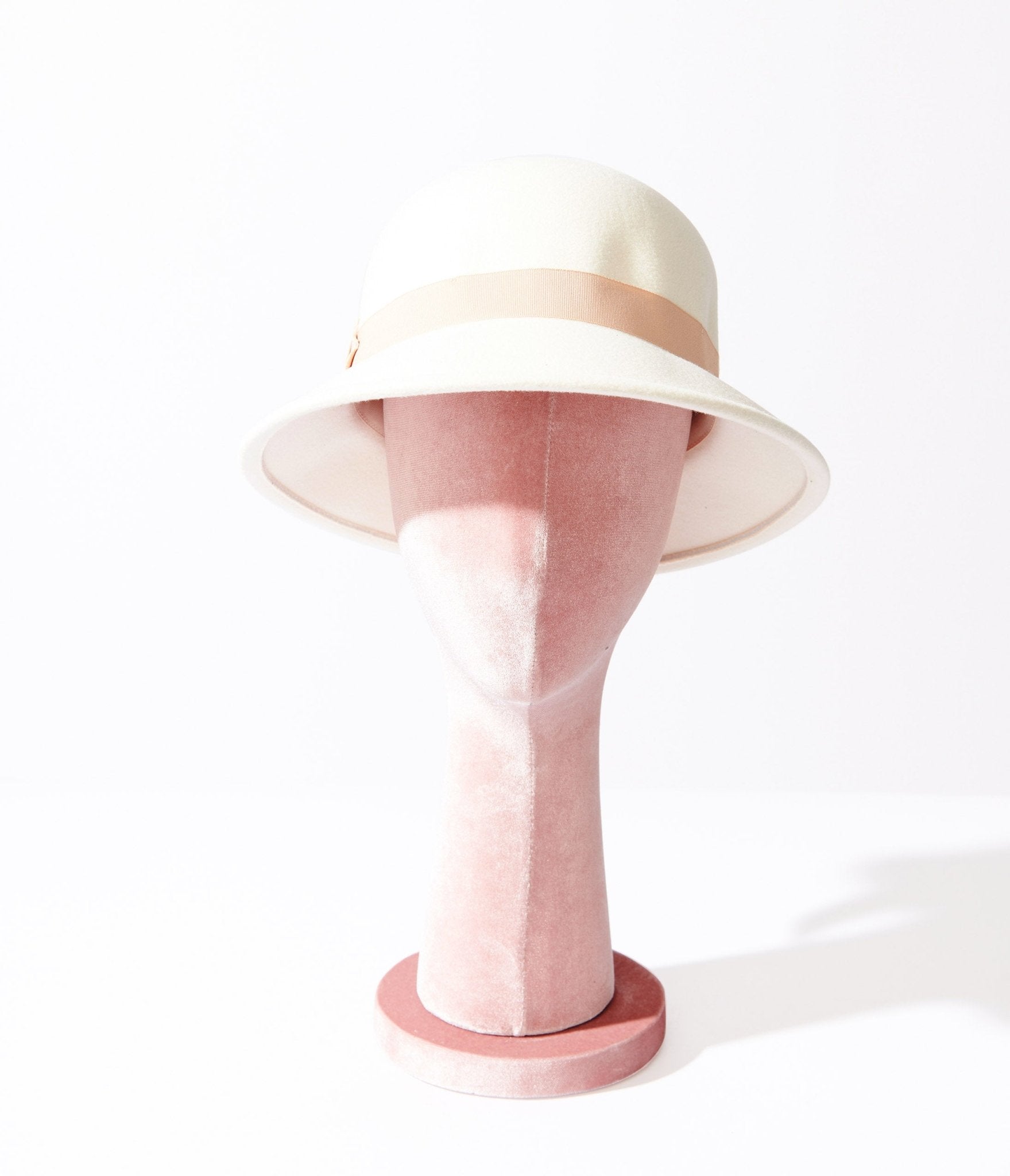 Beige & Peach Bow Cloche Hat - Unique Vintage - Womens, ACCESSORIES, HATS