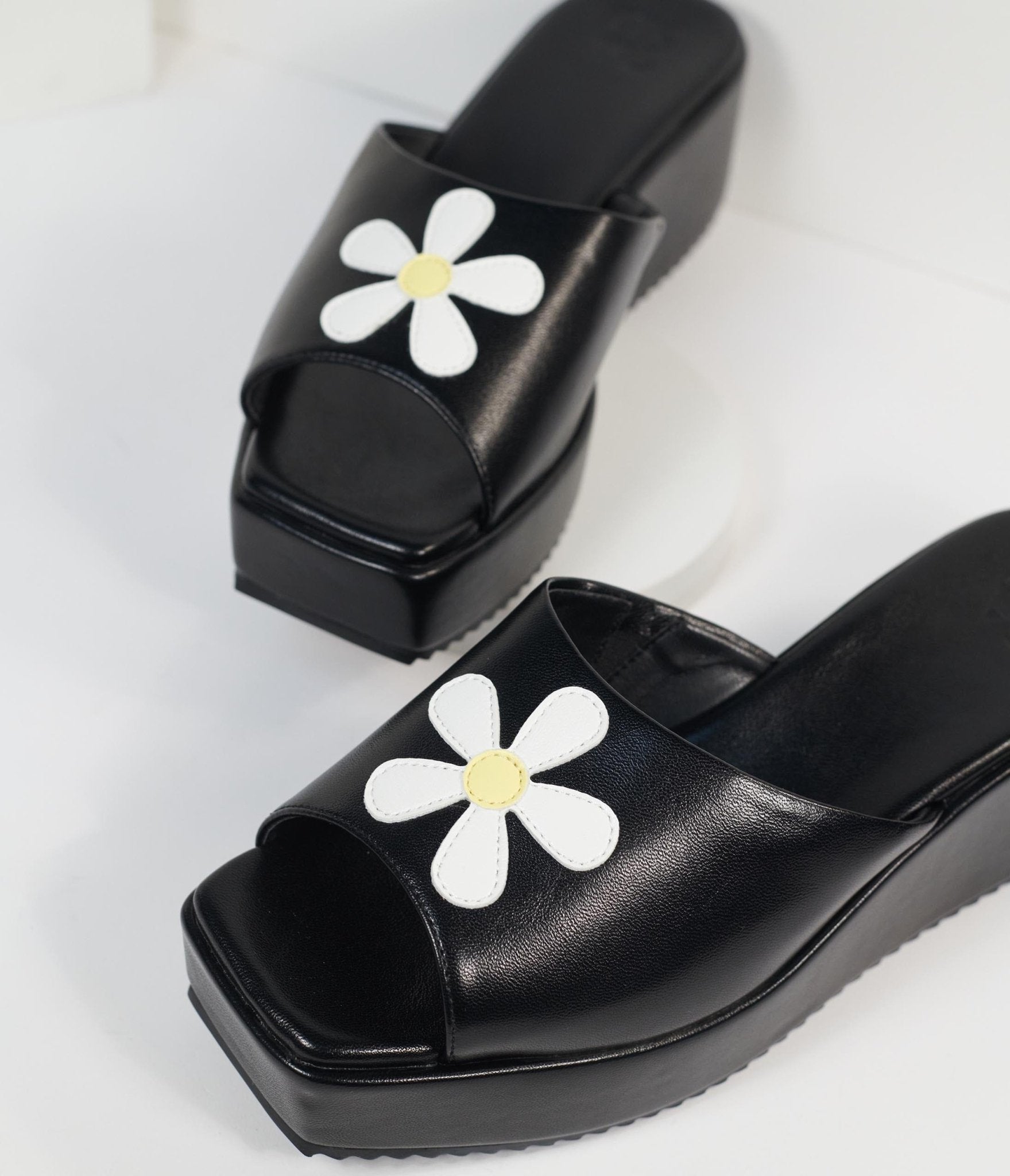 Black & Daisy Bloom Sirena Mules - Unique Vintage - Womens, SHOES, SANDALS