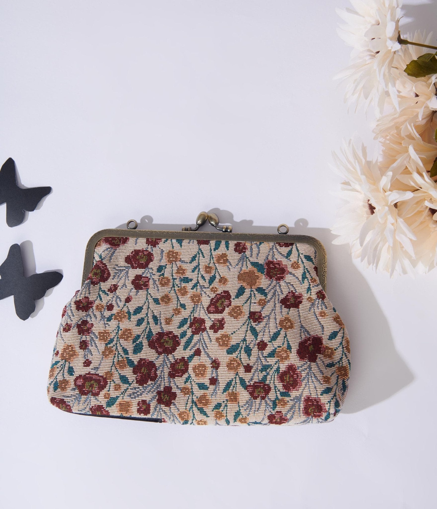 https://www.unique-vintage.com/cdn/shop/products/floral-black-cat-handbag-603193.jpg?v=1703095336&width=1946