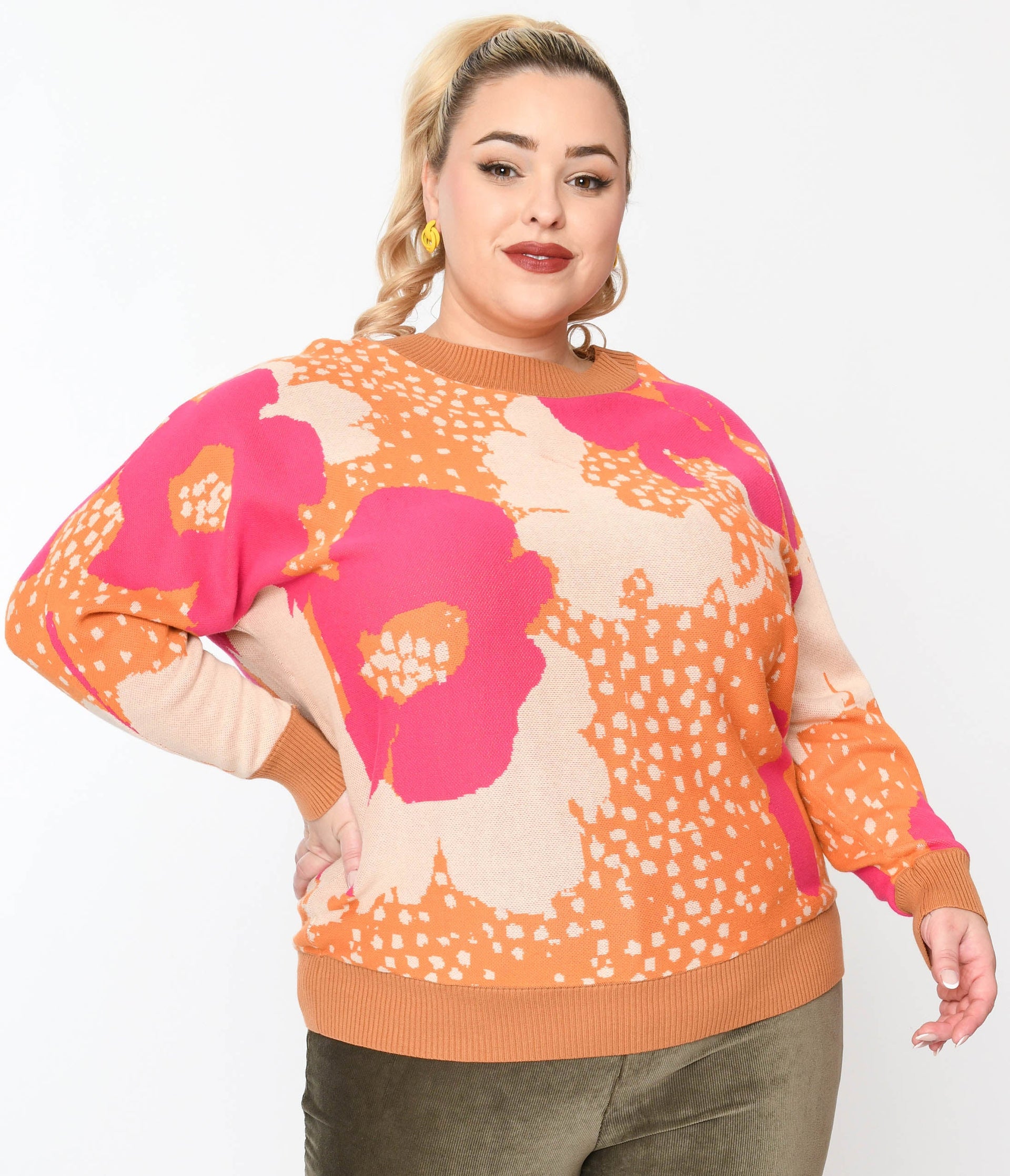 Plus Size 1970s Rust Orange & Fuchsia Floral Knit Sweater – Unique Vintage
