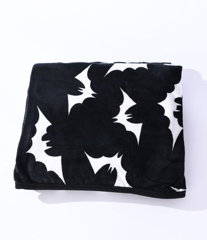Sourpuss Black & White Bats Fleece Blanket - Unique Vintage - Womens, HALLOWEEN, ACCESSORIES