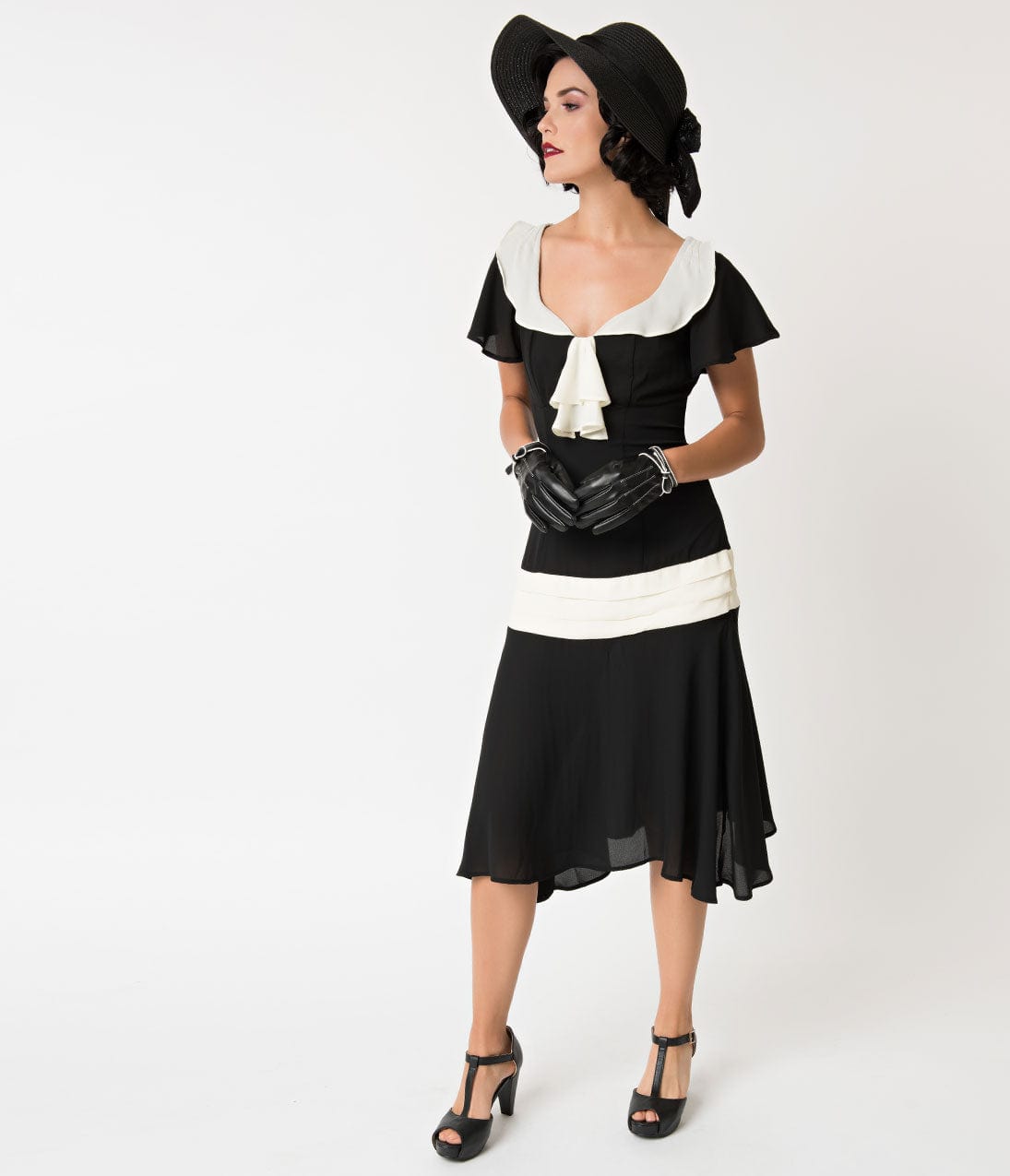 Unique Vintage 1920s Black & Cream Wilshire Flapper Day Dress